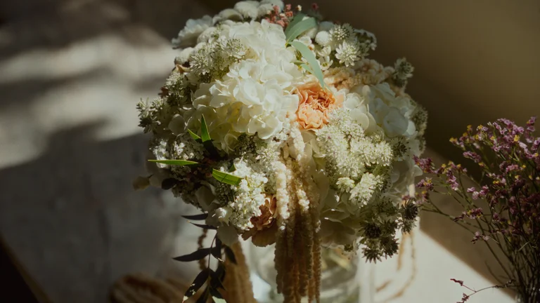 Cine de bodas en Madrid — detalle ceremonia nupcial