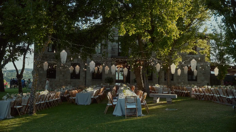 Cine de bodas artístico — plano cinematográfico nupcial