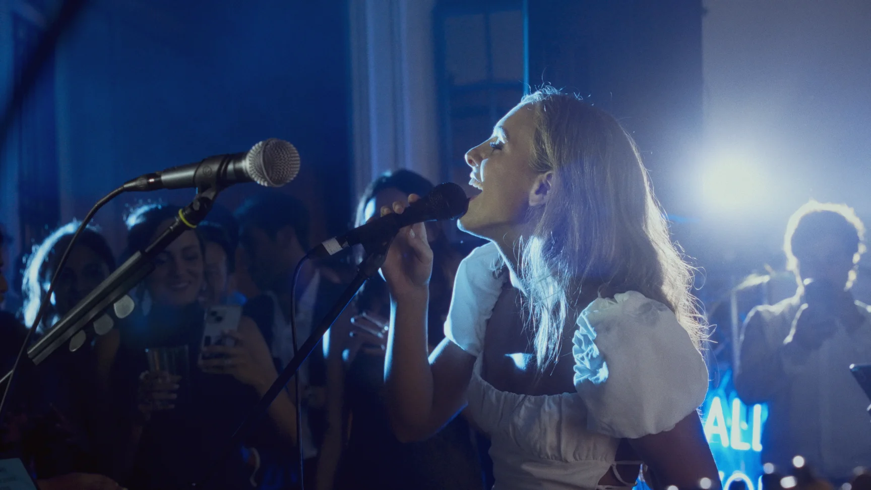 Cine de bodas Madrid — momento espontáneo invitados